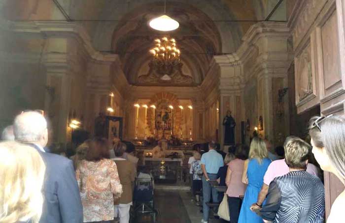 Interno chiesa di Montebolzone