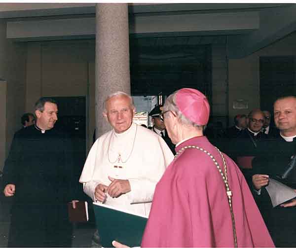 don Roberto con Giovanni Paolo II