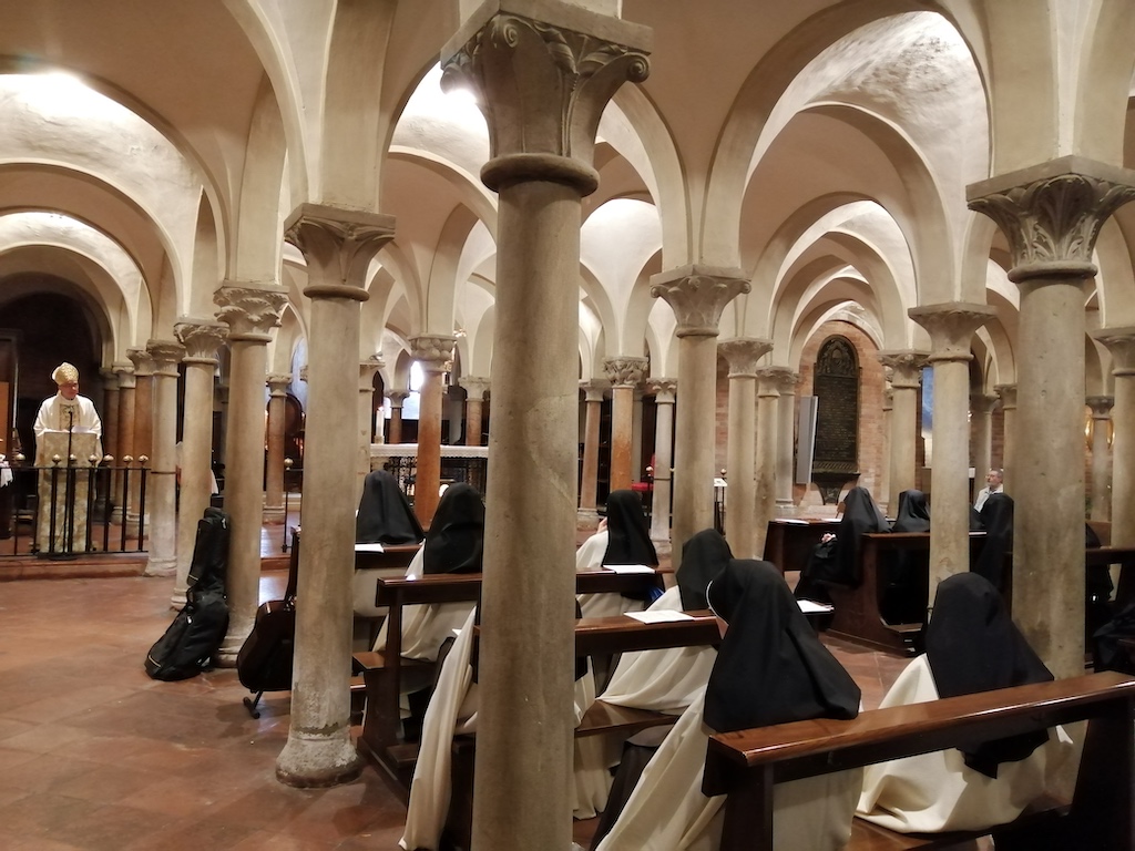 omelia vescovo alle monache cattedrale Piacenza