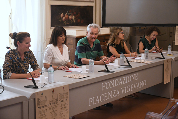 FotoDELPAPA 1 presentazione in fondazione dell'opera lirica opera valley