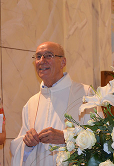 Villaromagna il momento del grazie a Don Igino Barani fatto da Loschi Enrica a nome della comunita