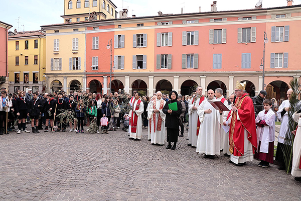 doemenica dellepalme in piazzaduomo a piacenza