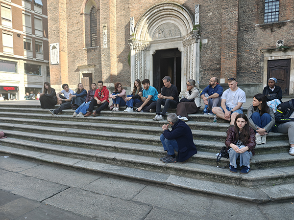giovani in piazza cavalli si interrogano