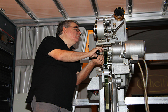 I film del Festival saranno proiettati con un proiettore depoca della collezione del compianto Consigliere della Banca di Piacenza Paolo Truffelli 