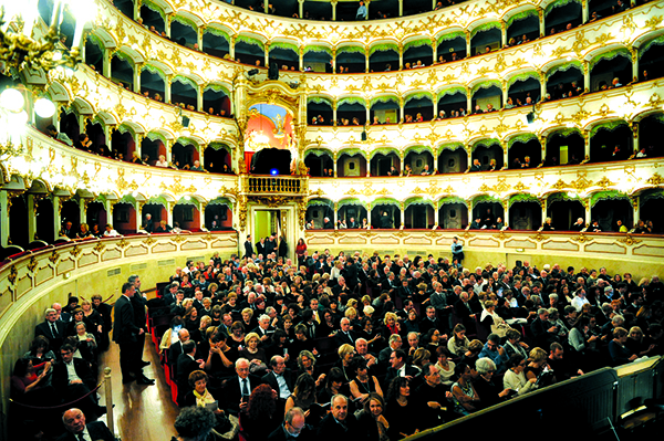 teatro municipaleFotoDELPAPA 8 copia