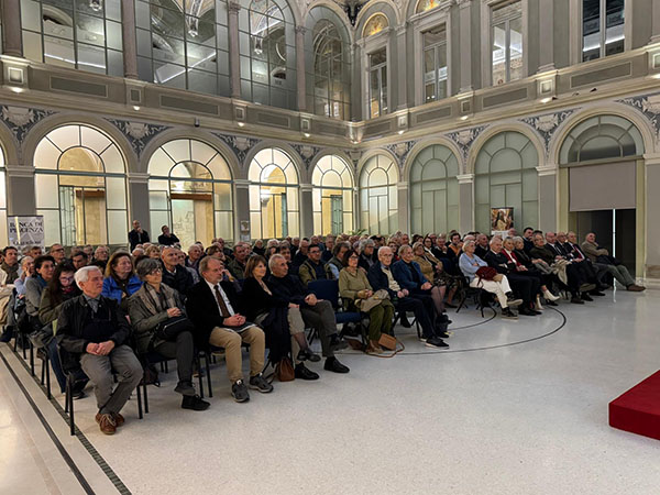 Pubblico numeroso al PalabancaEventi. In prima fila Carlo Mistraletti con la moglie Sannita e Antonietta De Micheli
