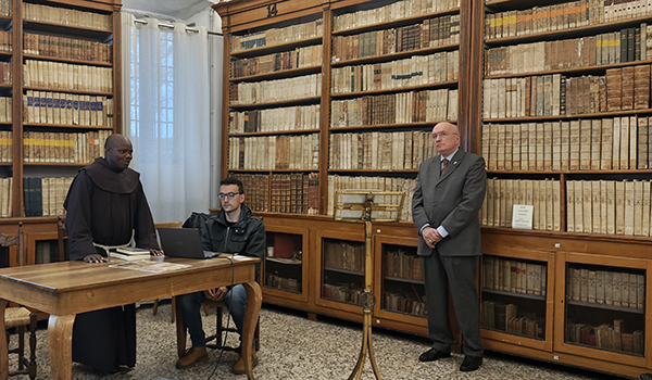 Piacenza e San Francesco, otto secoli di storia raccontati tra i libri del convento