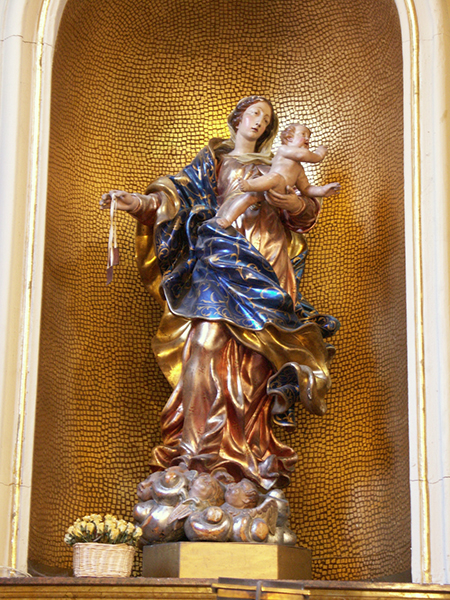 statua della madonna 