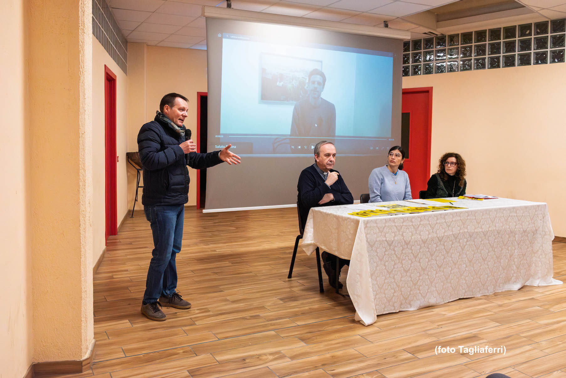 don lusignani presentazione book e mostra Immaginare Vite