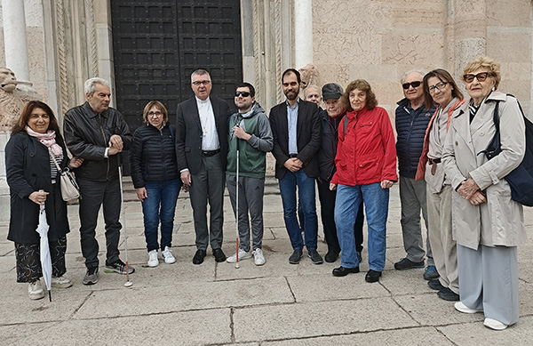 incontro ipovedenti con il vescovo