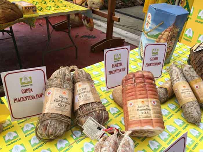 vetrina di salumi piacentini