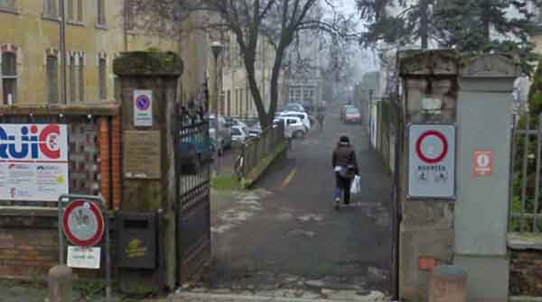 L'ingresso degli uffici comunali di viale beverora a Piacenza