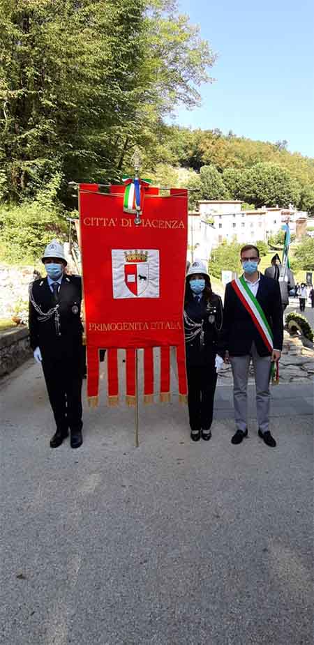 piacenza rende onore alle vittime di stazzema