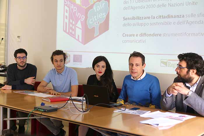 tavolo conf stampa