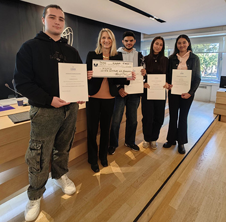 Studenti del Romagnosi premiati con la preside Raffaella Fumi