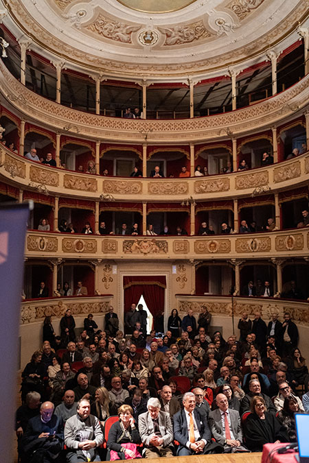 Teatro Verdi gremito per lanteprima dei dati di bilancio della Banca di Piacenza. fotoservizio Federica Provini