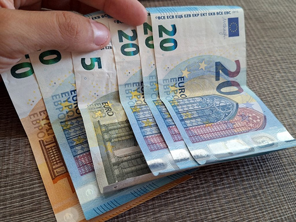 Impieghi e risparmi 25 a Pc