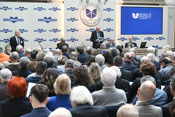 Unimmagine di repertorio dellAssemblea della Banca di Piacenza dello scorso anno