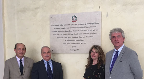 affissione targa 1.6.2016 Umberto Fantigrossi Stefano Pronti Lella Mingardi Mario Spezia