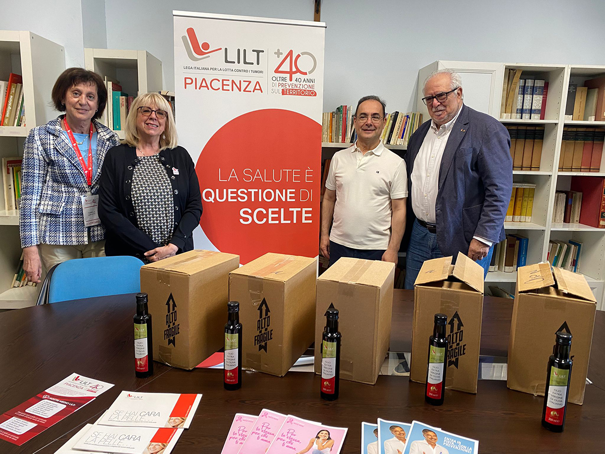 donazione olio evo alla caritas diocesana dalla Lilt