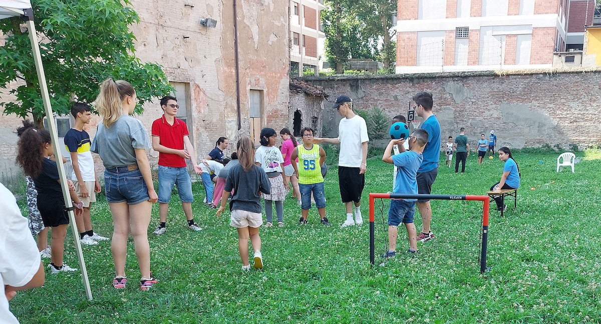 Un momento del campo estivo di volontariato alla Caritas di Piacenza-Bobbio