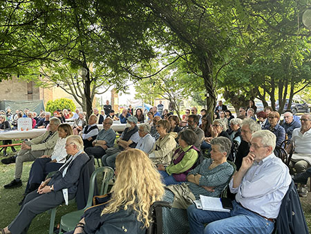 pubblico a la magnana incontro immigrazione